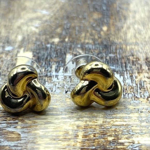 Love Knots stud earrings. Gold Tone vintage chunky 1/2” knots ❤️ symbolize love - Picture 3 of 6